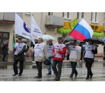 Колонны комбината и города в День России